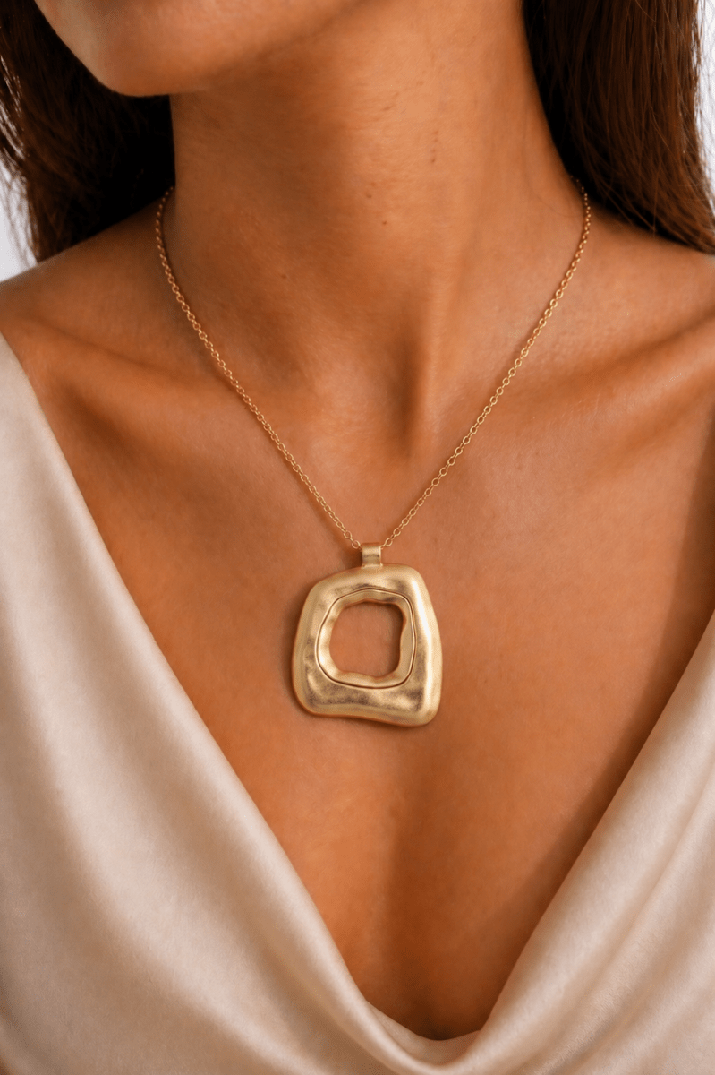 AURA SCULPTED GOLD NECKLACE