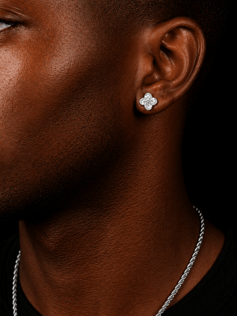 CRYSTAL CLOVER STUD EARRINGS - ÉCLAT MARBELLA